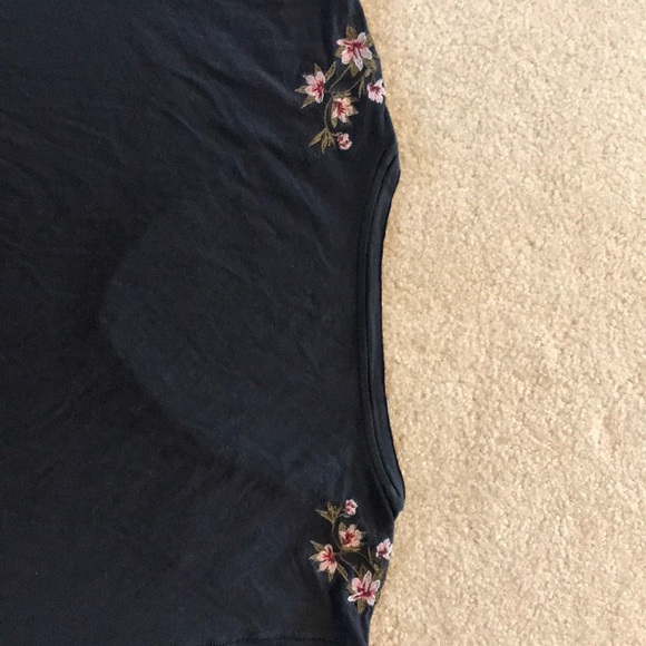 Top - Picture 2 of 2